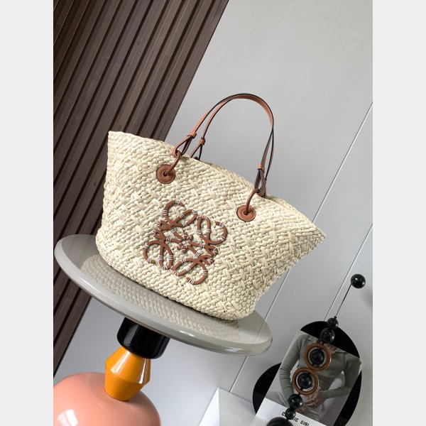 7 Star loewe Anagram Basket bag in iraca palm and calfskin 8008