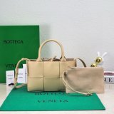 Designer Bottega Veneta MINI Arco Tote Bag 25CM