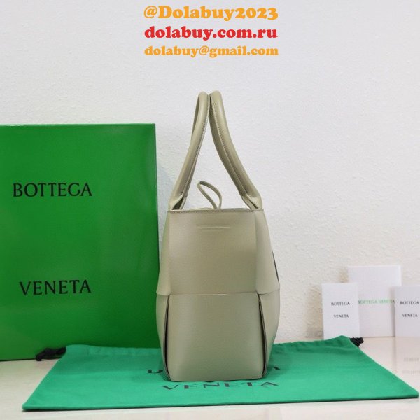 UK BOTTEGA VENETA Arco Small Tote Bag 30CM