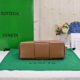 Designer Bottega Veneta MINI Arco Tote Bag 25CM