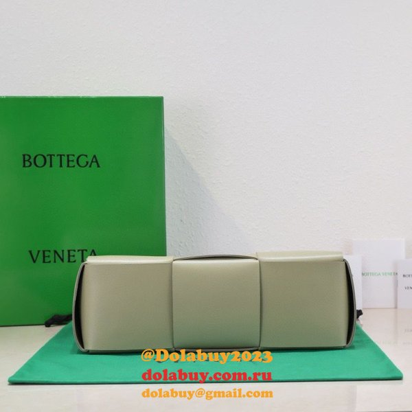 UK BOTTEGA VENETA Arco Small Tote Bag 30CM