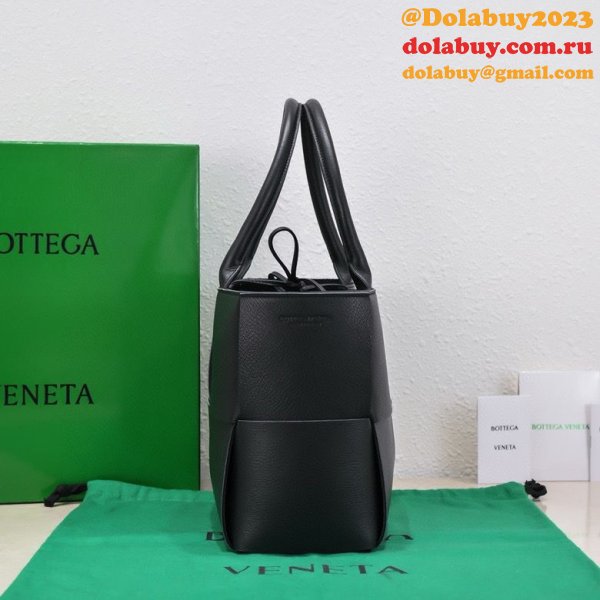 UK BOTTEGA VENETA Medium Arco Tote Bag 36CM