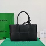 UK BOTTEGA VENETA Arco Small Tote Bag 30CM