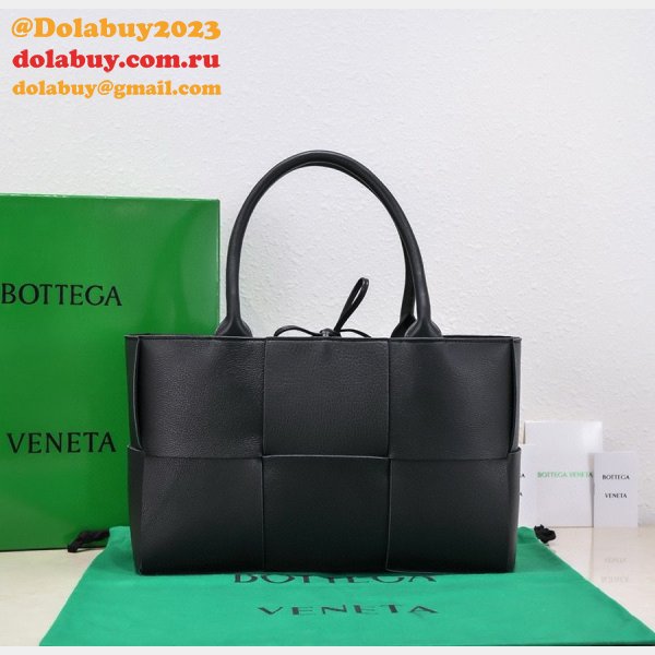 UK BOTTEGA VENETA Medium Arco Tote Bag 36CM