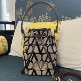 Knockoff VALENTINO GARAVANI V mini basket handbag