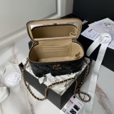 Top Quality Vanity AP3940 Classic Chain Inspired Bag Black/White