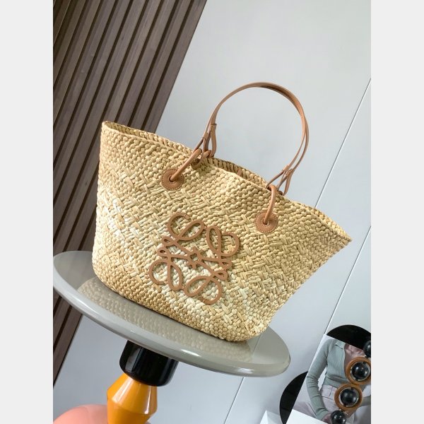 7 Star loewe Anagram Basket bag in iraca palm and calfskin 8008