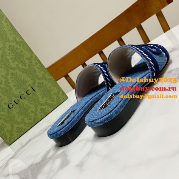 Knockoff WOMEN'S SLIDE SANDAL WITH GUCCI SCRIPT