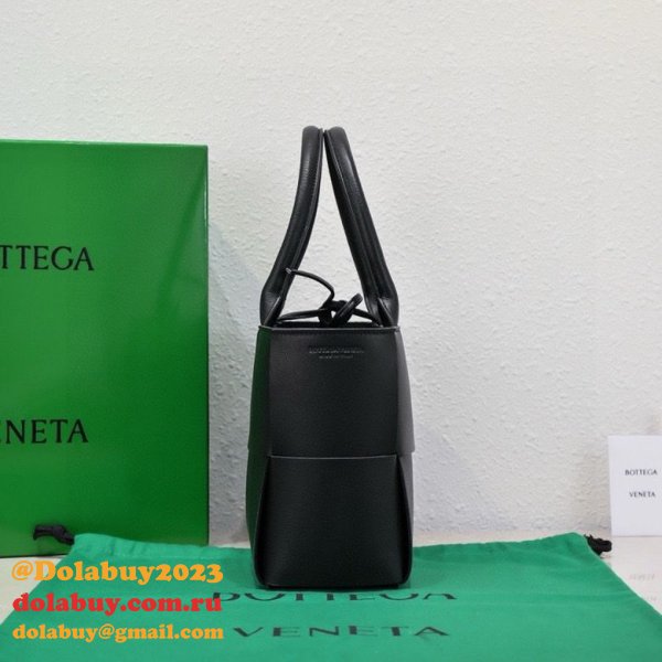 UK BOTTEGA VENETA Arco Small Tote Bag 30CM