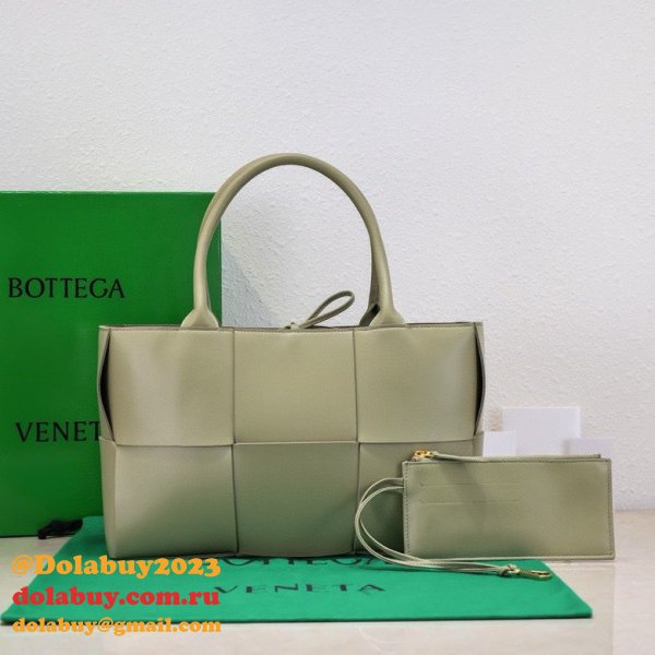 UK BOTTEGA VENETA Arco Small Tote Bag 30CM