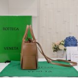 Designer Bottega Veneta MINI Arco Tote Bag 25CM