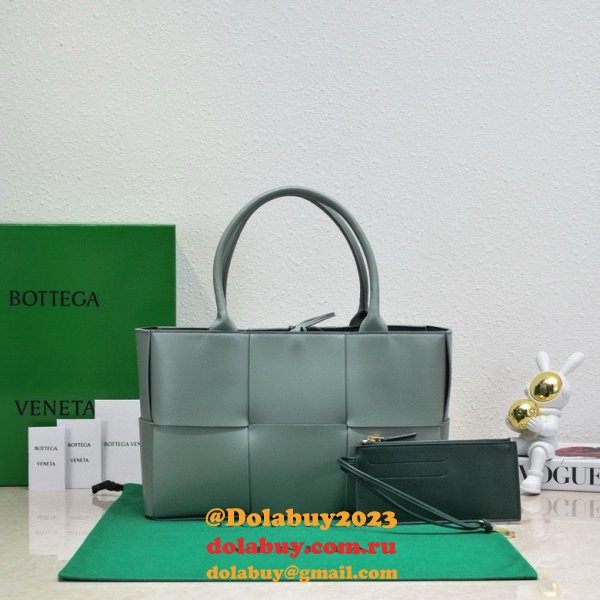 UK BOTTEGA VENETA Medium Arco Tote Bag 36CM